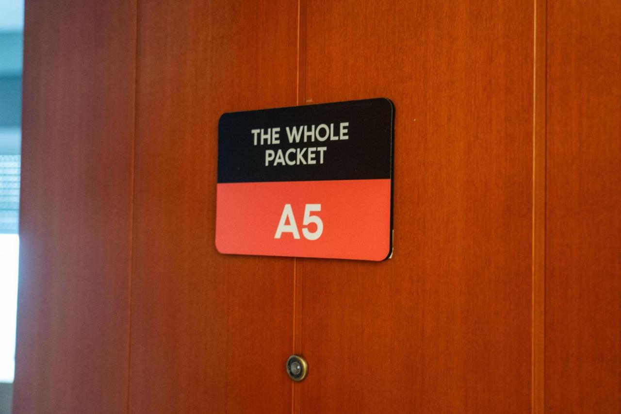 The Whole Packet A5 Center With Parking Appartement Larissa Buitenkant foto