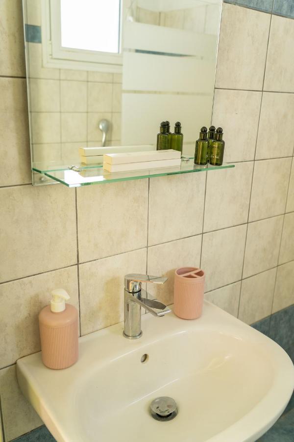 The Whole Packet A5 Center With Parking Appartement Larissa Buitenkant foto